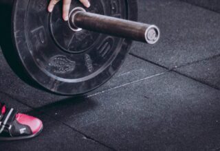 Kako kupiti pod za teretanu u kući