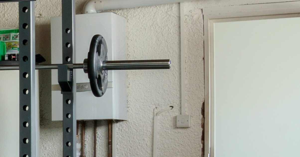 J kuke u kavezu za čučnjeve