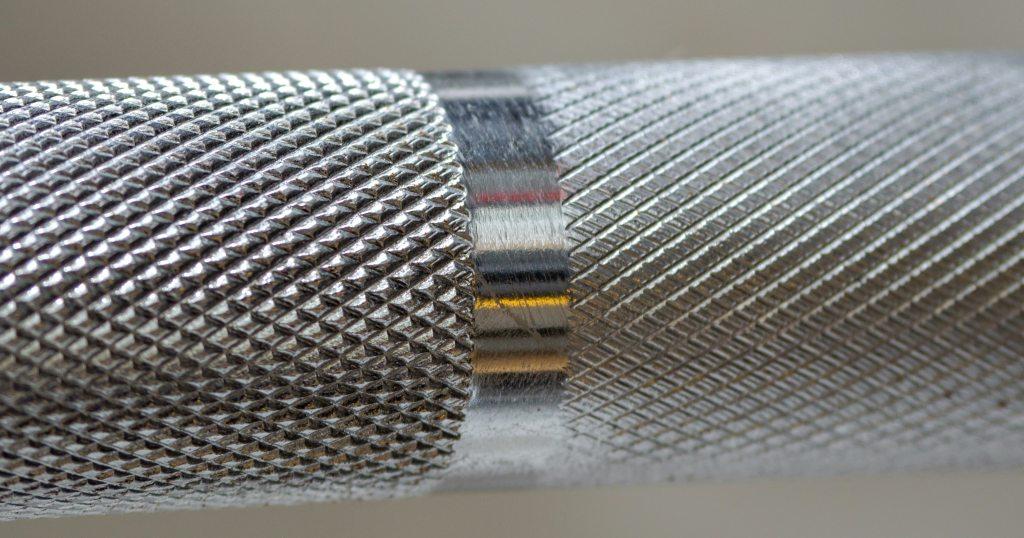 Šipka za tegove - knurl