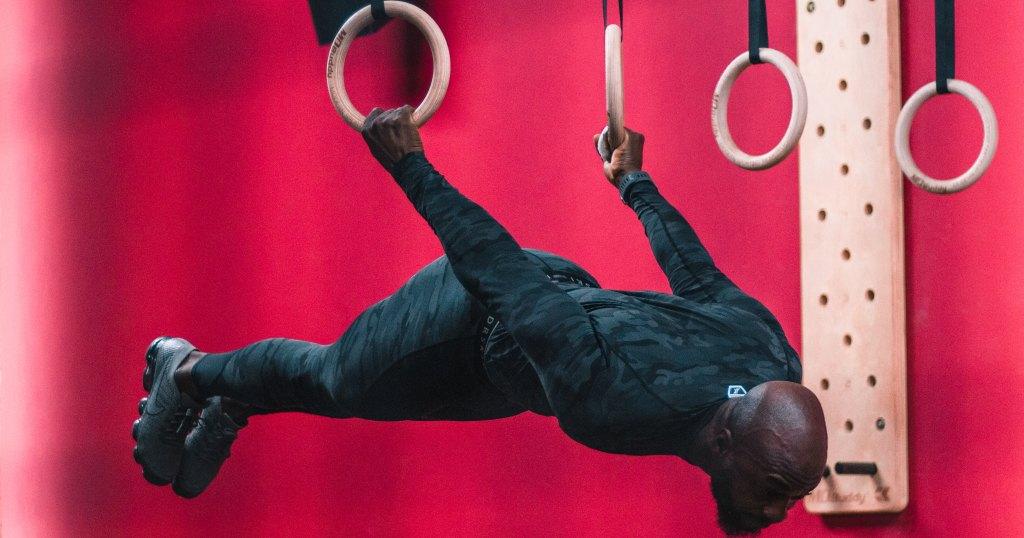 Zadnja poluga, vežba za gimnastičke karike